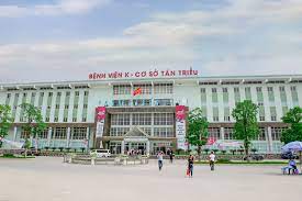 Người dân đến thăm khám được lực lượng chức năng giải thích về việc tạm thời tạm thời phong tỏa các đơn vị phục vụ công tác. Bá»‡nh Viá»‡n K Home Facebook