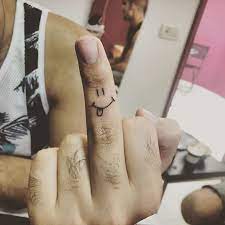 Smiley Finger Tattoo Tattoos Vorlagen Tattoo Ideen Tatowierungen