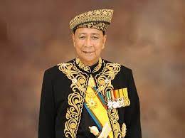Aku sudah tak perduli siapa dia, adik kandungku sendiri. Salasilah Kesultanan Negeri Kedah Darul Aman Iluminasi