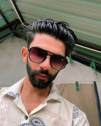 Vicky Saini's Instagram, Twitter & Facebook