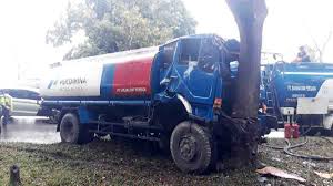 Pastebin.com is the number one paste tool since 2002. Tabrak Pohon Di Baloi Sopir Dan Kondektur Truck Solar Dilarikan Ke Rumah Sakit Sijorikepri Sijori Kepri