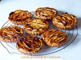 C'est un petit dessert vite fait ou plus souvent un complément à un autre dessert. Tartelettes Aux Pommes Et Creme Patissiere A La Vanille Cuisine Gourmande De Carmencita