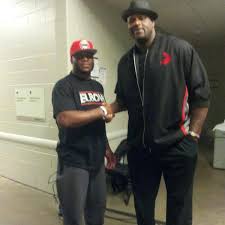 Derrick james lewis (born february 7, 1985) is an american professional mixed martial artist, currently competing in the heavyweight division of the ultimate fighting championship. Derrick Lewis On Twitter Damn I Look Like A Lil Kid Next To Shaq Http T Co 1sj5eimrfj