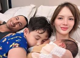 THE RAMSAY FAMILY‼️😍❤️👇 Happy parents, Happy kids, Happy Life Ellen  Adarna and Derek Ramsay have a blended family with a son from each of their  previous relationships and a daughter they had