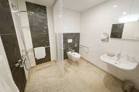 Kleines bad was tun ahgz. Badezimmer Behindertengerecht Hotel Burgschanke Alpen