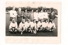 Na een carrière als johannes gerrit johan derksen (geboren 31 januari 1949) is een nederlandse sportjournalist. Vergeten Verleden Waarom Johan Derksen In 1977 Niet Naar Noordwijk Kwam Voetbal In De Bollenstreek