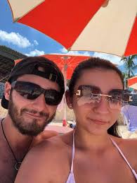 Hello everyone, we are new to the page, young couple looking for friends in  Cape Coral