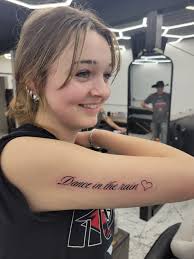 Good afternoon I hope everyone is enjoying this beautiful Christmas  Sunday….Just in case you forgot to get a gift for someone remember we are  open today till 5pm come