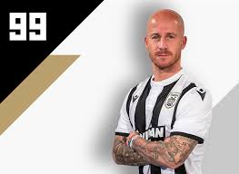Er spielt auf der position lewy napastnik. Miroslav Stoch Paokfc
