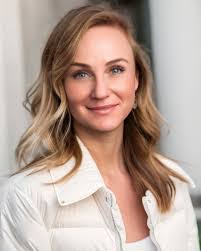 Laura Willis's Instagram, Twitter & Facebook