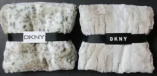 The face of the throw blanket uses a 100% polyester knit fur face in a chevron pattern reversing to a 100% polyester mink fur reverse in silver. Dkny Faux Fur Throw Blanket Snow Leopard 50x60 White Black Spots Or Beige White 57 94 Picclick Uk
