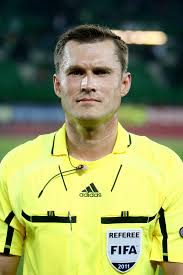 Dalam pertandingan sepakbola ada 2 orang hakim garis (linesman/lineswoman). Daftar Wasit Internasional Fifa Wikipedia Bahasa Indonesia Ensiklopedia Bebas