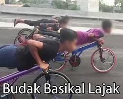 Kumpulan gambar lucu banget yang kocak dan paling unik (bergerak, animasi kartun, kata kata bahasa jawa. Aksi Bahaya Geng Basikal Lajak