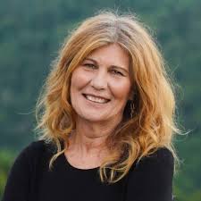 Can you help me? 🌈 I want to do a quick experiment and crowdsource some  feedback. How many of you have: ✓ Taken a class with me (online or in  person), ✓