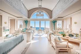 Fisher island miami beach has a 50 foot lap pool along with a health spa with private treatment rooms, in house maintenance, housekeeping services and a secure garage with a street level café. 28 Million Fisher Island Penthouse Is A White Turquoise Palace The Big Bubble Miami