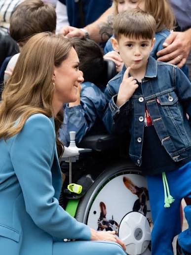 That cheeky little boy completely stole the moment today 😂💙 Princess  Catherine couldn't help but smile as he pulled the funniest face while  meeting crowds during her visit to Italy — such