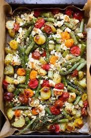 Ofenkartoffeln Mit Grunem Spargel Tomaten Und Feta Nur Ein Blech Rezept Rezepte Spargelgerichte Ofenkartoffeln Mit Gemuse