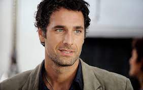 Bova's european film breakthrough was in the 1993 film piccolo grande amore, and he's played romantic male l. All Things Italian More Magazine Raoul Bova Actor Raoul Bova Is An Italian Actor Wikipedia Born August 14 1971 Age 44 Rome Italy Height 1 81 M Partner Rocio Munoz 2013