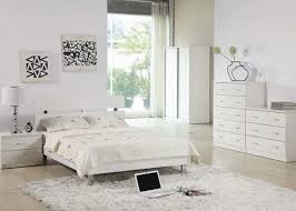 غرفة نوم في الألوان الخفيفة تصميم الصورة