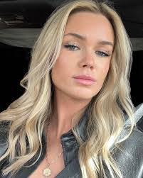 Lora Leonard's Instagram, Twitter & Facebook