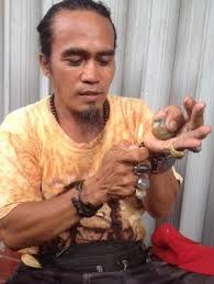 Batu mustika rawa rontek kebal tembak gaib anti santet pemagaran tingkat. Percaya Nggak Percaya Begini Kisah Unik Akik Sulaiman Dari Lombok