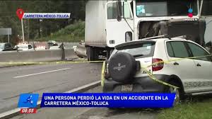 Se al lugar del accidente acudieron los servicios de emergencia del estado de méxico. Un Muerto Por Accidente En La Mexico Toluca De Pisa Y Corre Youtube