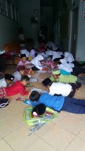 11 contoh gambar mewarnai masjid sederhana untuk paudtk december 10 2016 by hairun nisa leave a comment mewarnai gambar masjid mengenalkan ajaran agama kepada anak tidak hanya dilakukan dengan cara menyampaikan secara langsung. Anak Anak Tk Lomba Mewarnai Gambar Masjid Radar Karawang