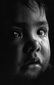 Black And White Photos Of Children S Faces The Language Of Tears Pedro Luis Raota Photography Bellos Ojos Mas Bellos Si Ven Bien Contr Crying Photography Tears Photography Eye Photography
