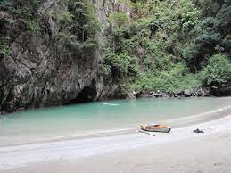 We pick you up at the hotel in the morning to leave koh lanta with our guide good english speaking, who will take care of and provide you information. Emerald Cave Koh Muk Thailand