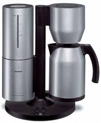 The intelligent coffeesensor system grinder automatically adapts grinding time to the bean variety being ground, so you always get the perfect quantity for your preferred coffee strength. Siemens Eq 7 Coffee Centre