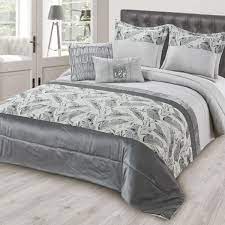 Dessus de lit gris et blanc. Couvre Lit Et Taie D Oreiller 180 X 240 Cm Peacock Gris Linge De Lit Eminza