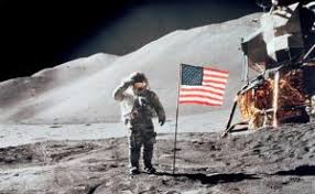 Le 21 juillet 1969, à 2h56, neil armstrong devient le premier homme à marcher sur la lune, sous les yeux de centaines de à votre tour, embarquez pour un voyage de la terre à la lune ! La Television Fete Les 50 Ans Du Premier Pas De L Homme Sur La Lune News Tv Tele Z