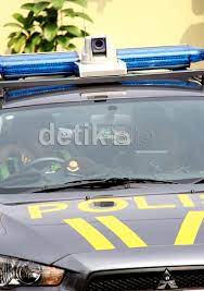 Jenis lampu yang ada di atas mobil polisi. Mobil Patroli Polisi Kini Dilengkapi Cctv