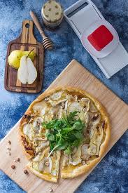 Recette De Tarte Fine Poires Camembert Miel Recettes Faciles Recette Pas Cher Recettes Rapides Par Stella Cuisine Recette Recette Recette Facile Recette Tarte