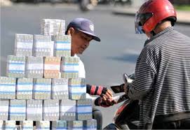 verse c f g c am berlalulah sudah ramadan sebulan berpuasa f g c am tiba syawal kita rayakan dengan rasa gembira f g em am anak muda di rantauan semuanya pulang ke desa f g c ibu dan ayah. Hukum Menukar Uang Receh Menjelang Hari Raya Idul Fitri Telisik Id