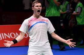 Nu har hun fået nok og står. Bermain Menyerang Jadi Kunci Kemenangan Axelsen Atas Kidambi Bolasport Com