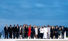 Leaders from the group of 7 nations arrived in england for the g7 summit, and posed on a beach for a family photo before resuming discussions on how to end the pandemic. Z8b2nqxcezsesm