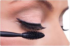 Smokey eyes sorgen für einen verführerischen blick. Risks Associated With Eye Make Up