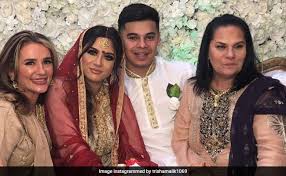 Yolanda hadid posts a photo with gigi, zayn, and zayn's mother, trisha, in. Trending Zayn Malik S Sister Safaa Gets Married Just Days After 17th Birthday