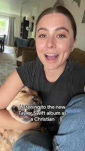 Ell Taylor's Instagram, Twitter & Facebook