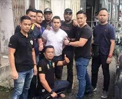 Tiga lelaki berdepan hukuman gantung sampai mati selepas dihadapkan ke mahkamah majistret, di sini hari ini atas tuduhan mengedar dadah jenis ganja seberat 190.9 kilogram di kampung bukit tok po, kuala perlis,13 mei lalu. Wni Pembunuh Warga Sambas Terancam Hukuman Mati Di Malaysia Okezone News