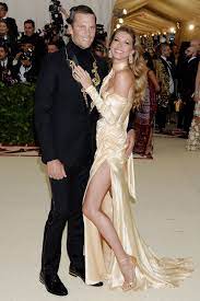 Brady's wife gisele bündchen tom brady's fiancee gisele bündchen tom brady's girlfriend gisele bündchen tom brady frau gisele bündchen tom brady tom brady is a professional football player in the nfl (national football league). Tom Brady Steckbrief News Bilder Gala De