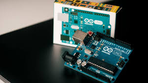 It is powered by an atmega328 processor operating at 16mhz, includes 32kb of program memory, 1kb of eeprom, 2kb of ram, has 14 digital i/o, 6 analog inputs, and both 5v and 3.3v power rails. Best Arduino Uno Projects For Beginners All3dp