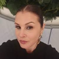 50+ "Victoria Lewis" profiles