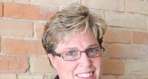 Shari Dick's Instagram, Twitter & Facebook