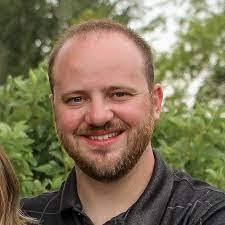 Aaron Ellzey's Instagram, Twitter & Facebook