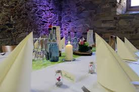 Feiern sie ihre hochzeit vor der atemberaubenden kulisse der godesburg in bonn mit blick auf das rheintal und mieten sie individuell ihren hochzeitssaal. Feiern In Der Burg Dagestein Gasthof Hammer Vilseck