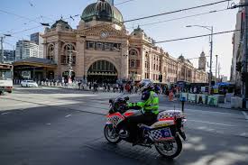 Victoria premier daniel andrews told reporters that the mystery cases were still under investigation but that the snap lockdown was the only way to prevent the outbreak from spiraling out of control. Millions In Melbourne Ordered Into Snap Covid Lockdown Courrier Australien