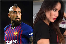 Después ella difundió capturas de pantalla con los mensajes de aquel día. Aseguran Que Arturo Vidal Y Sonia Isaza Estarian Juntos Hace Cuatro Anos