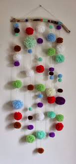 Pompoms Basteln Wuschel Kuschelige Bommel Selber Machen Bastelideen Deko Feiern Diy Hochzeit Zenideen Pompoms Basteln Bommel Machen Pompons Basteln